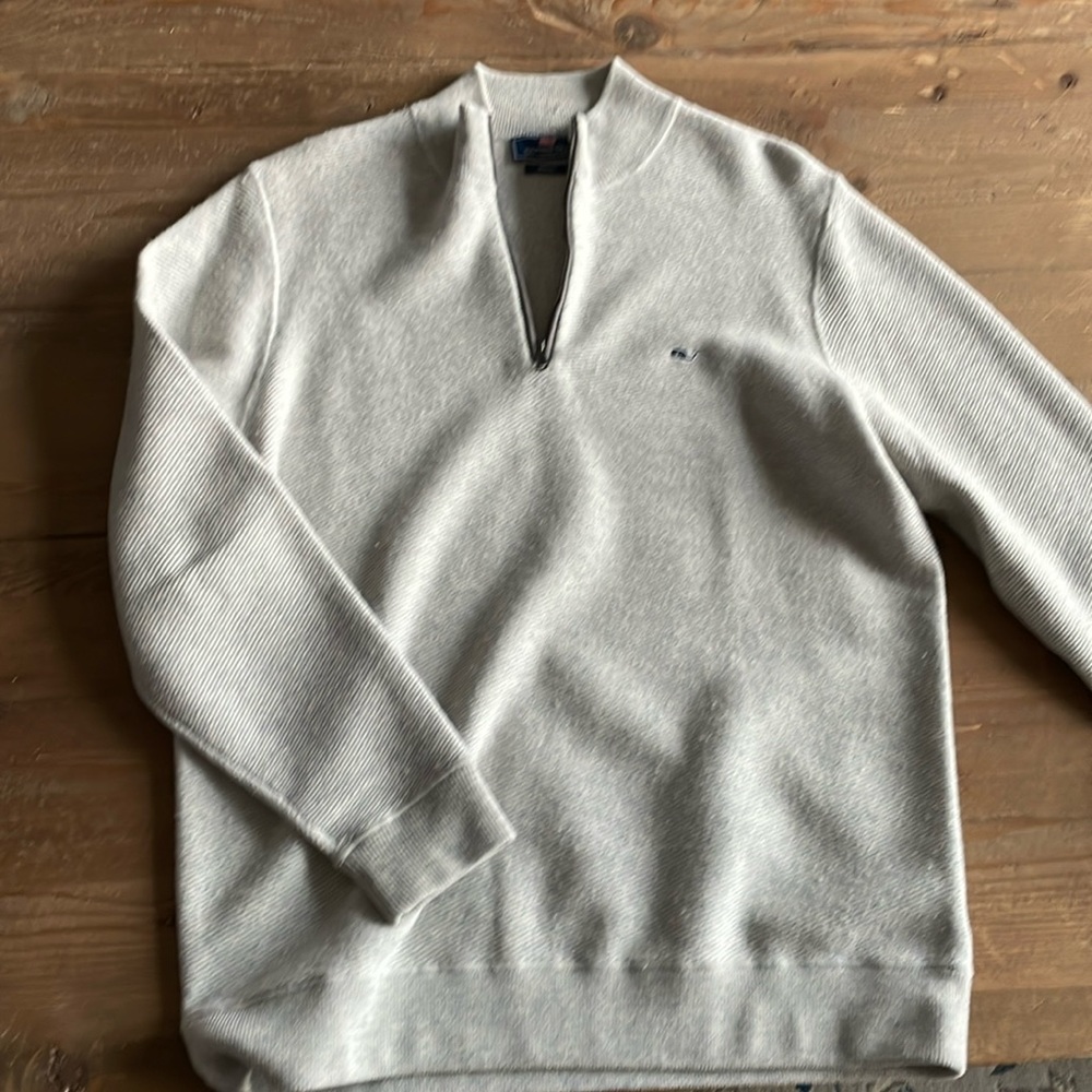 Light gray, men’s Merino vineyard vines, quarters zip sweater.